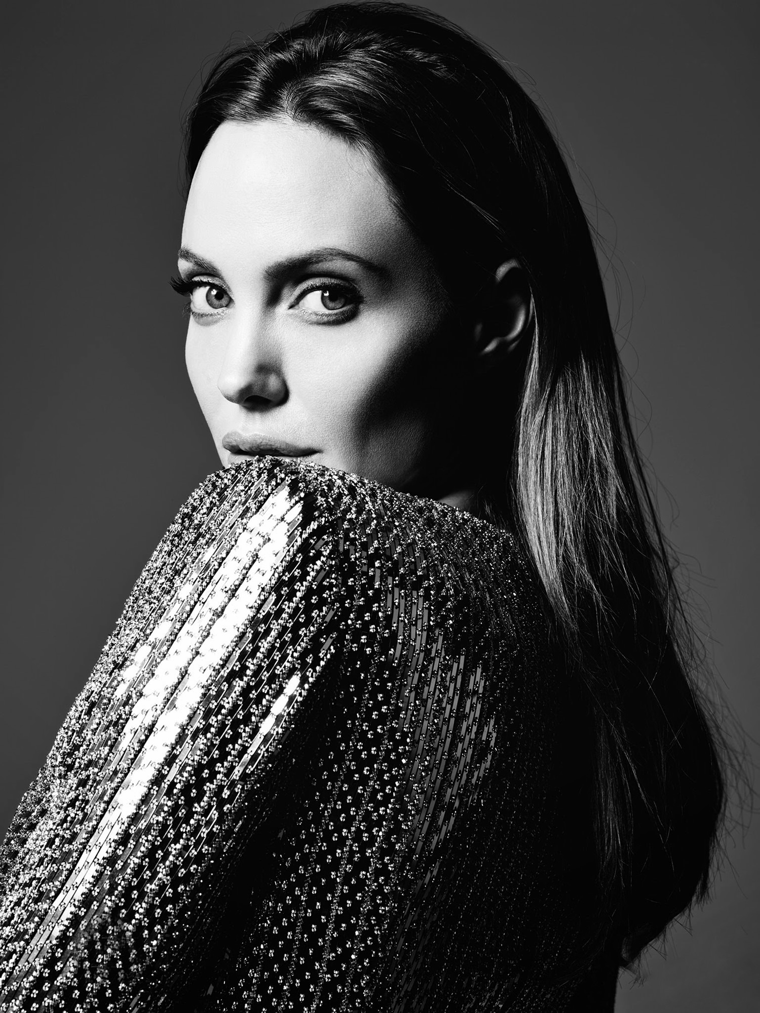Minimalist Glamour a la Angelina Jolie — The Flair Index