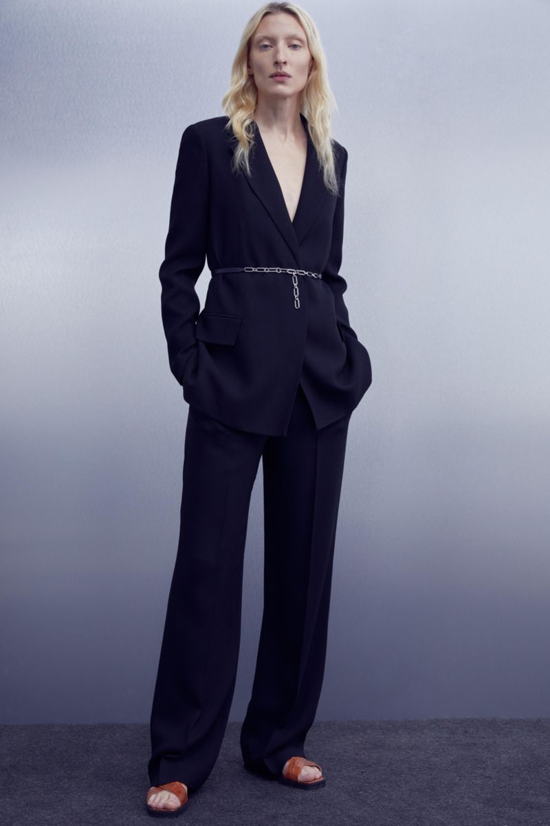 Maggie Maurer by Hanna Tveite for Theory Pre-Fall 2020 Lookbook ...