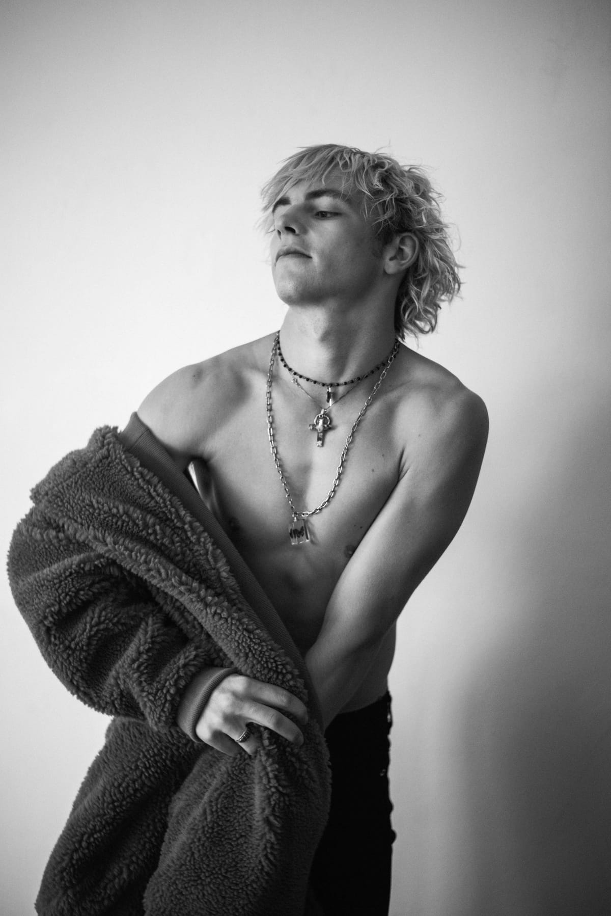 Brown hoodie by Stella McCartney, jeans by Agolde. Neckless by Palace Costume. Ross Lynch by Theo Gosselin for Monrowe Magazine Spring 2017