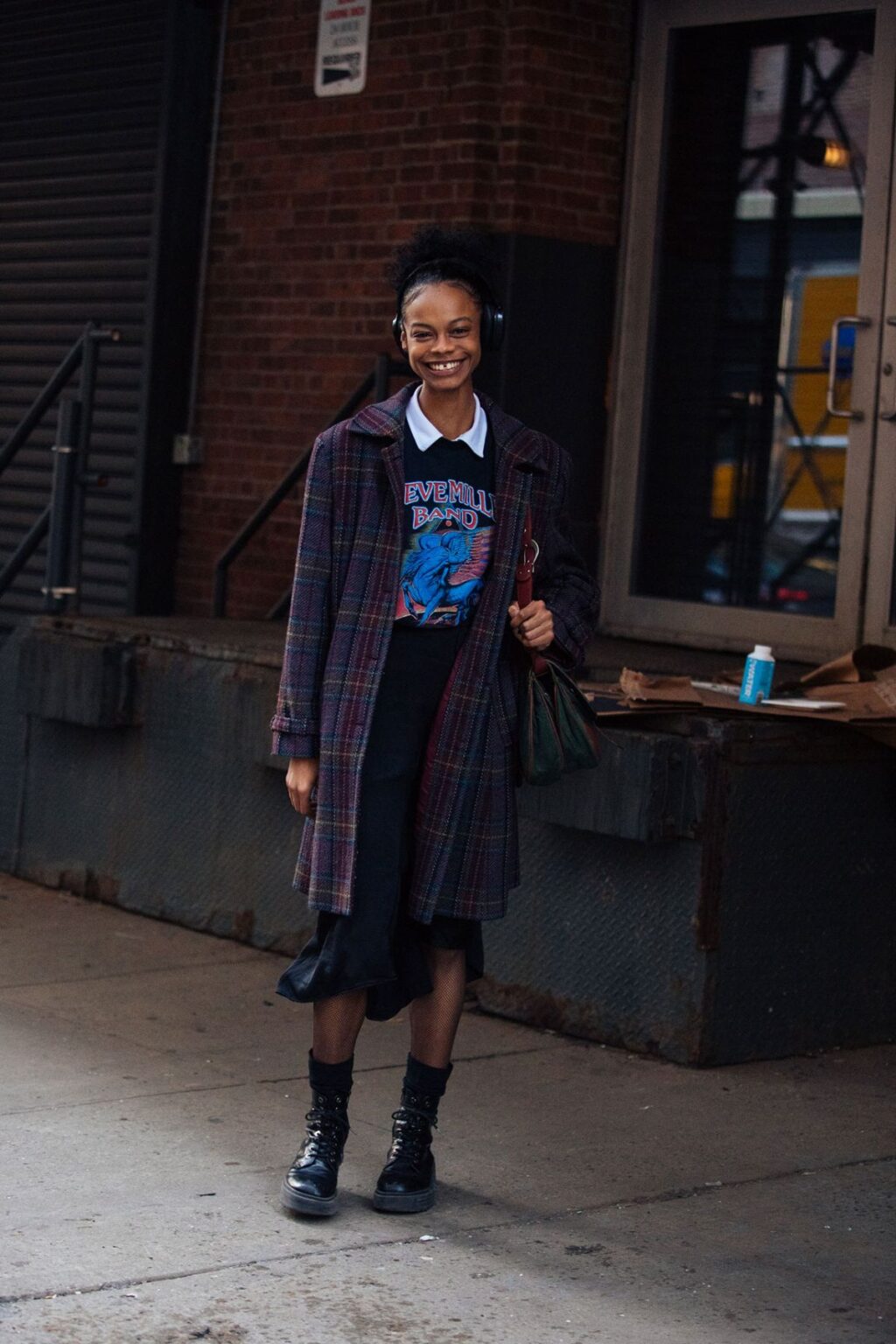 Street Style at New York Fashion Week Fall-Winter 2020 - Minimalist ...