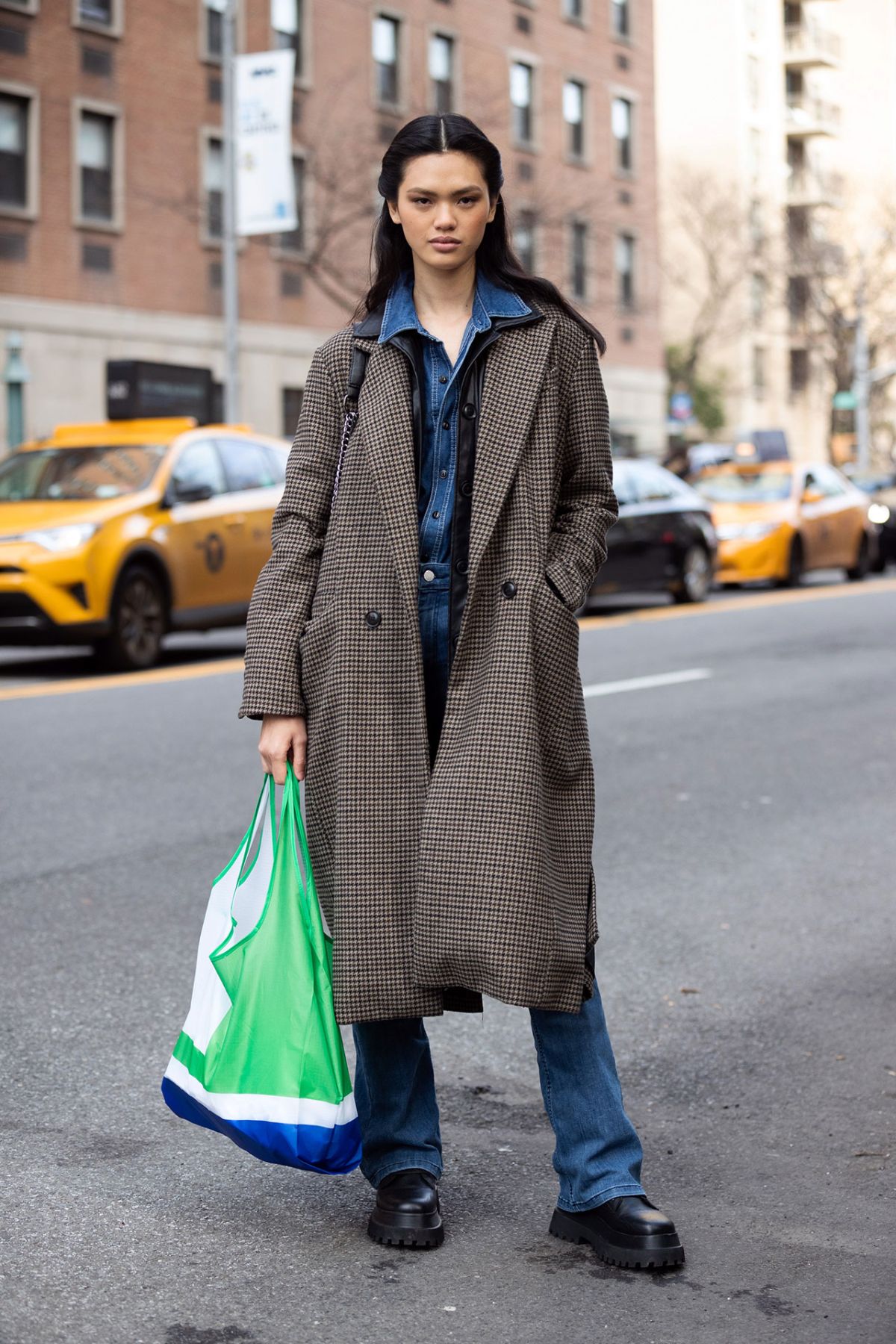Qun Ye Street Style at NYFW Fall-Winter 2020 by Melodie Jeng