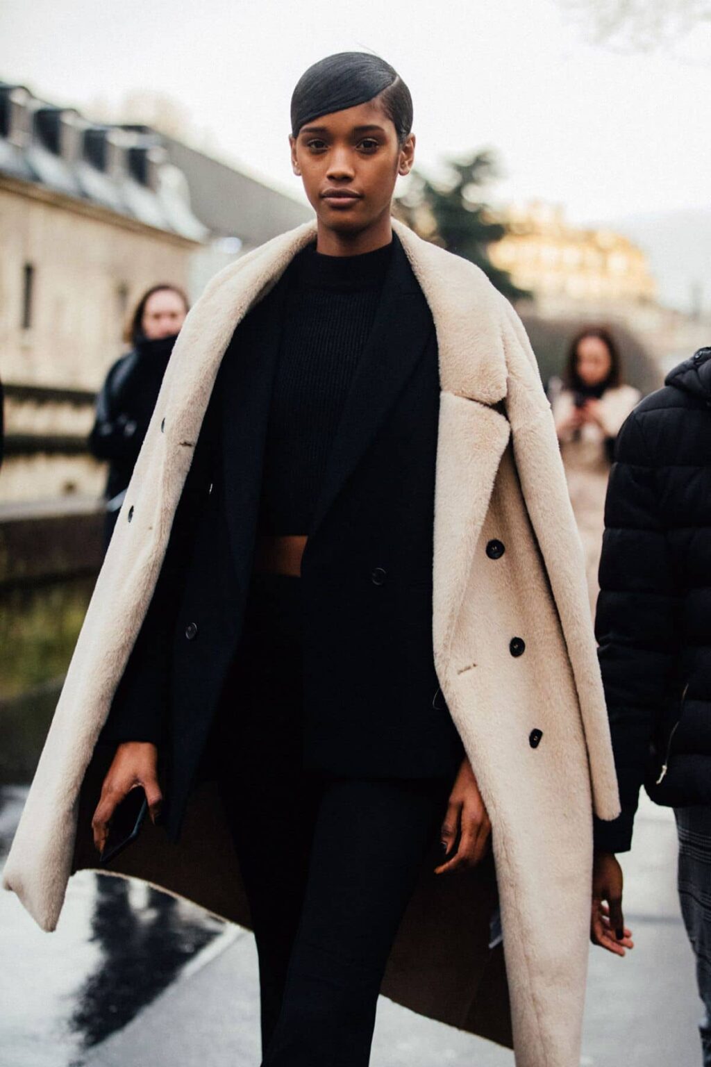 Street Style at Paris Fashion Week Fall-Winter 2020 - Minimalist Street ...