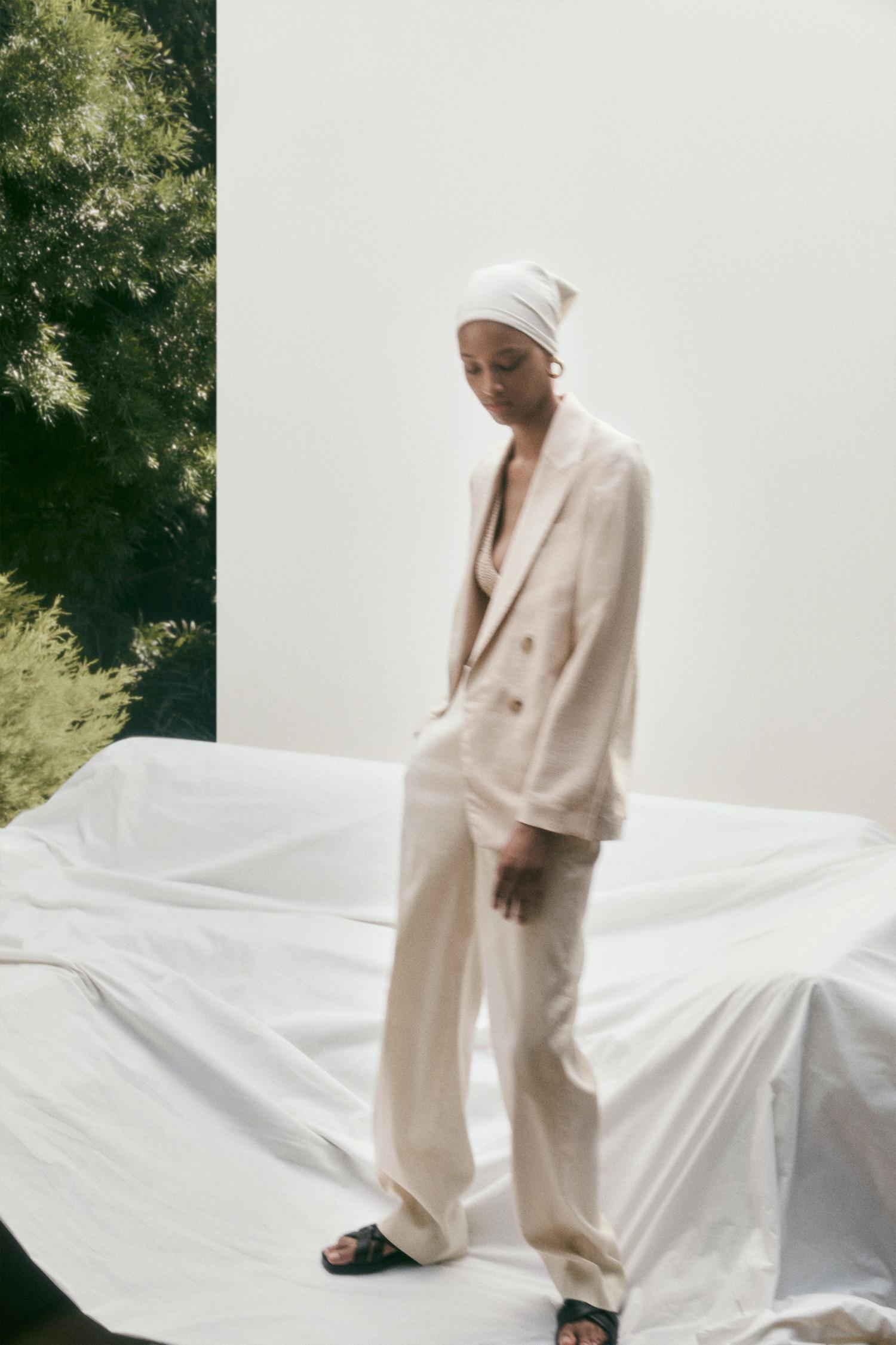 VINCE Sand Wool-blend blazer / VINCE Off-white Belted twill tapered pants. Photographer: Olivia Malone. Stylist: Sissy Chacon. Creative Director: Caroline Belhumeur