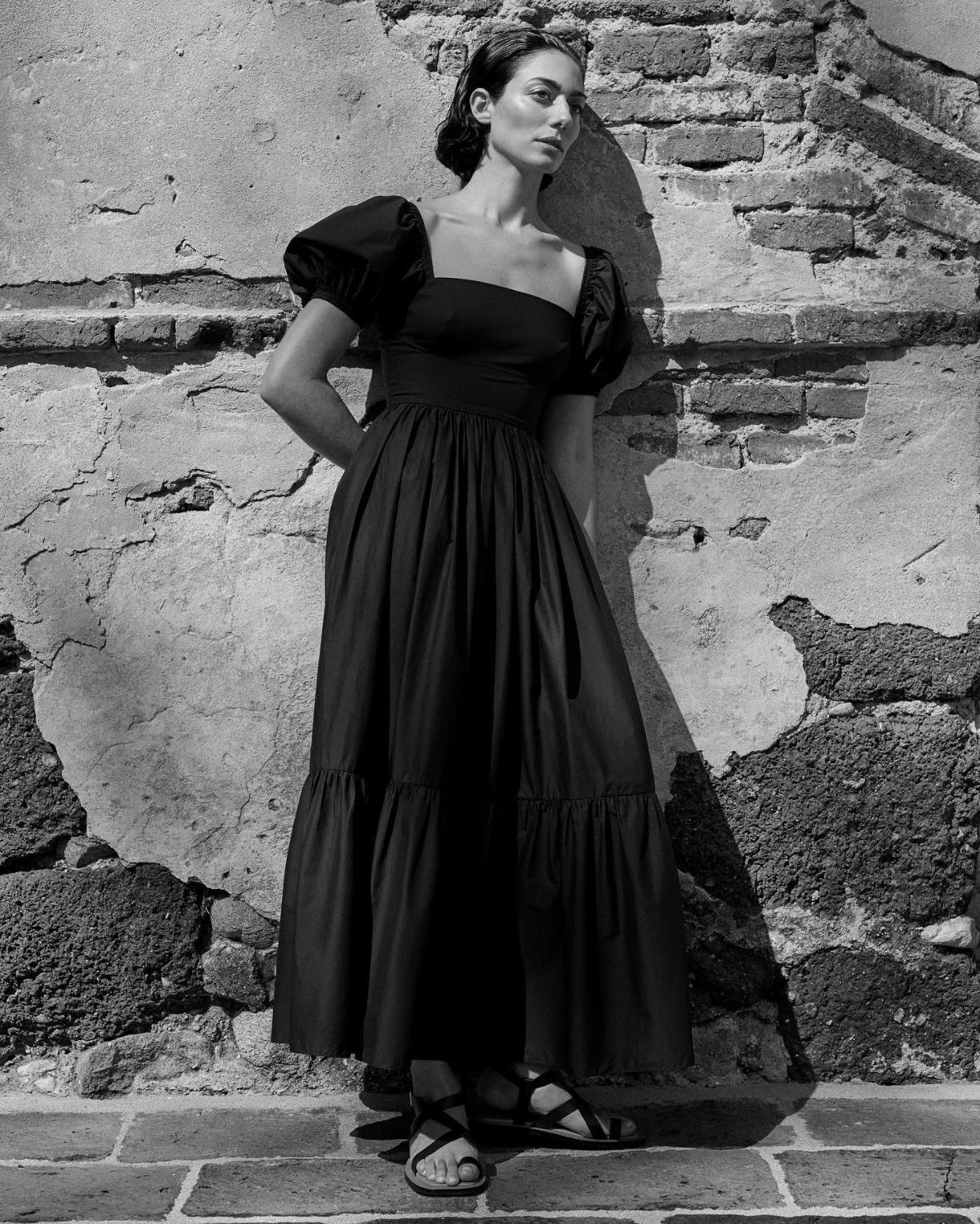 Conie Vallese by Alexandra Nataf for Matteau Summer 2021 Lookbook Black tiered organic cotton-poplin midi dress Spargi leather sandals net-a-porter