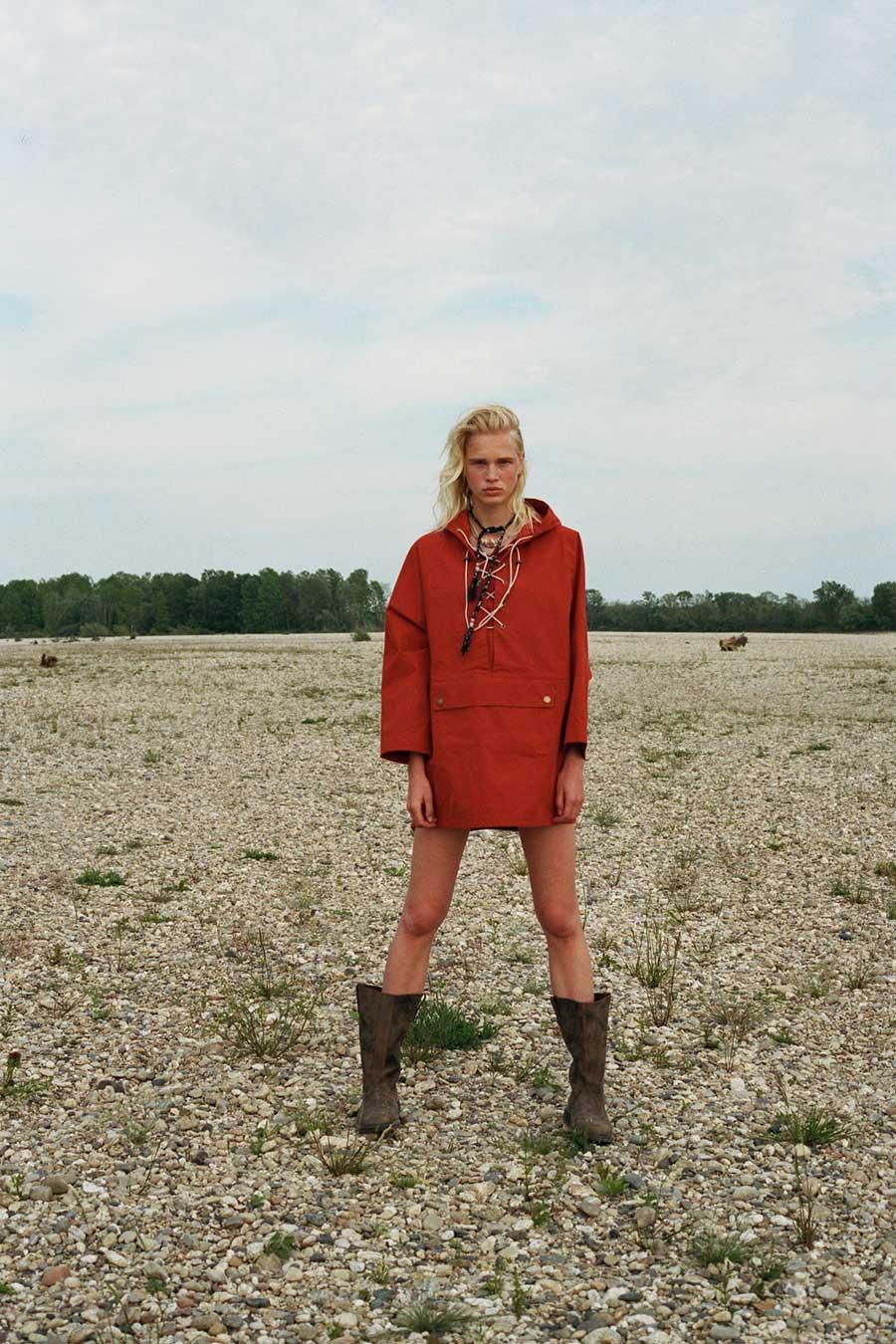 Clothing: Jacket by Barbour; Accessories by ALANUI; Boots by Blundstone. Model: Fien Kloos. Stylist: Giulia Malnati. Hair Stylist: Alessia Bonotto. Makeup Artist: Angela Montorfano