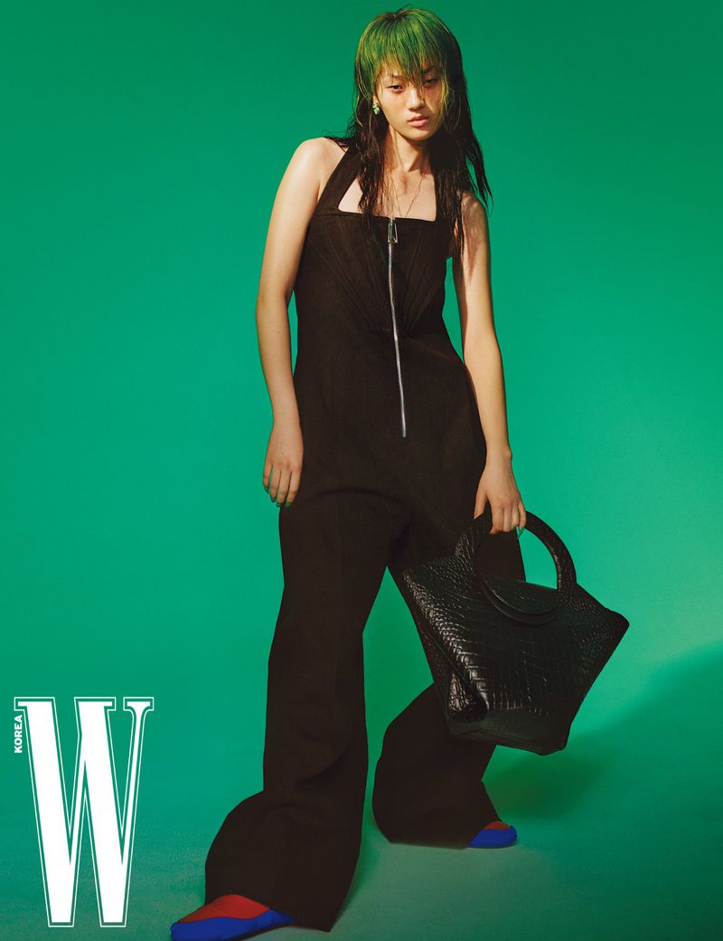 Clothing: Bottega Veneta Brown Front-zip wide-leg linen-blend jumpsuit / Bottega Veneta Black Doll large croc-effect leather tote / Model: Hyun Ji Shin. Photographer: Hyea W. Kang. Fashion Editor: Lee Yeji