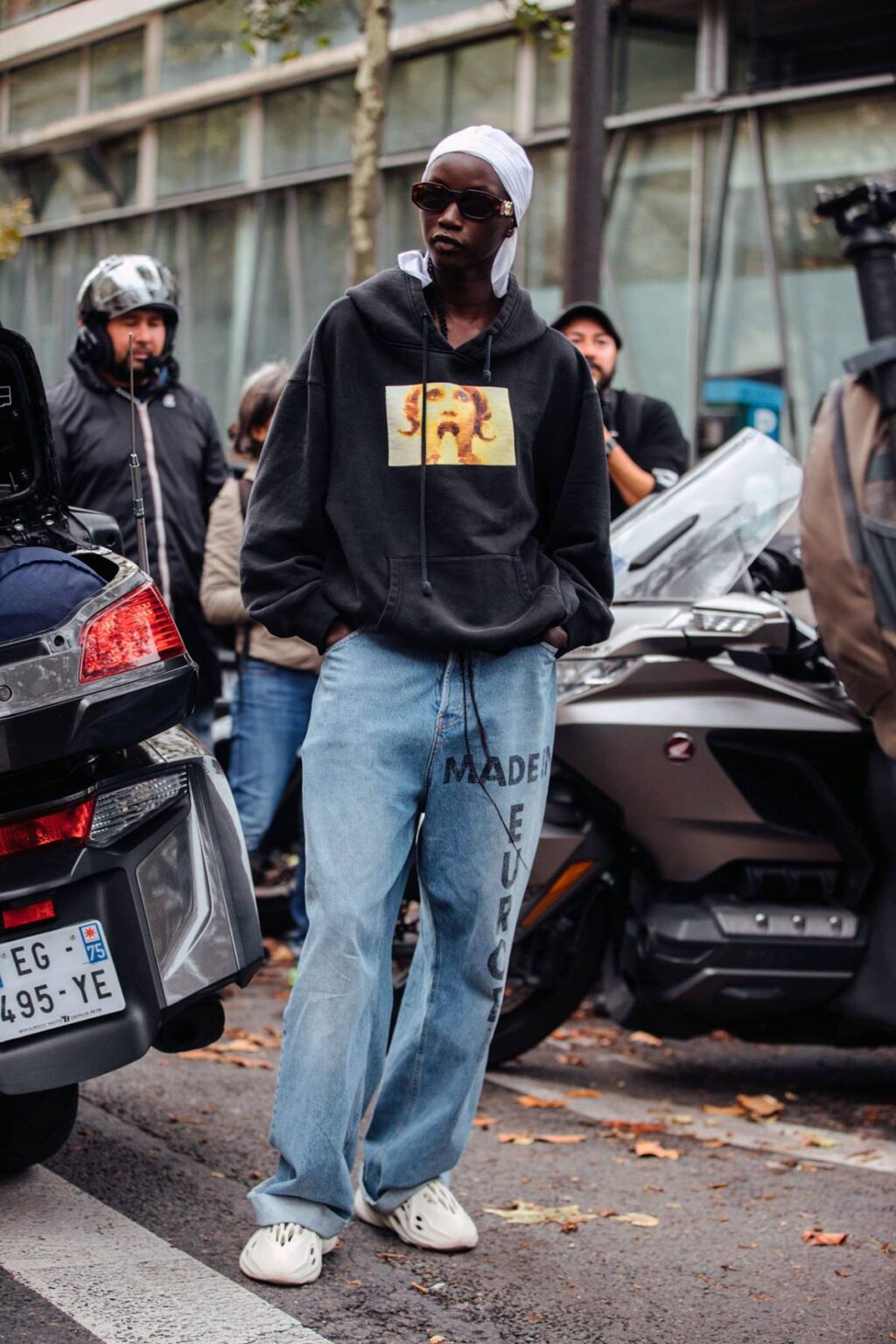 Street Style at Paris Fashion Week Spring 2022 - Minimalist Street ...