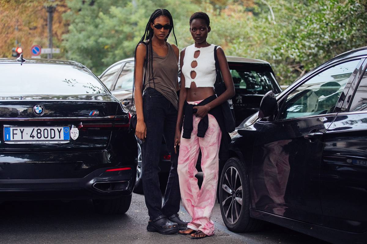 Amya Powell & Caren Jepkemei Street Style at Milan Fashion Week Spring 2022 - Photo Melodie Jeng