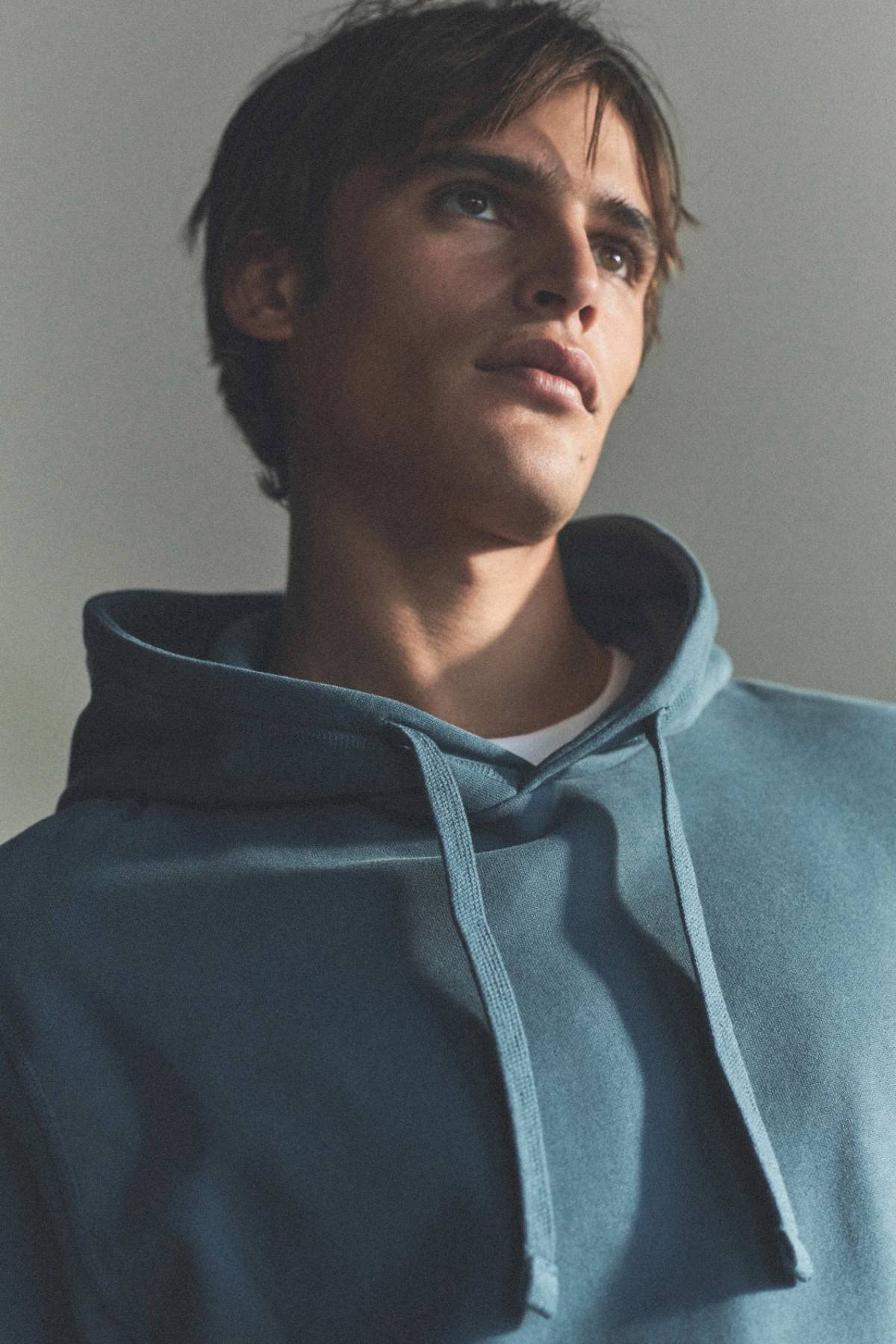 Parker Van Noord by Annemarieke Van Drimmelen for Pause by COS Fall-Winter 2021 Ad Campaign. Clothing: COS TEAL RELAXED-FIT HOODIE / COS WHITE REGULAR-FIT T-SHIRT / COS TEAL RELAXED-FIT TWILL TAPERED PANTS
