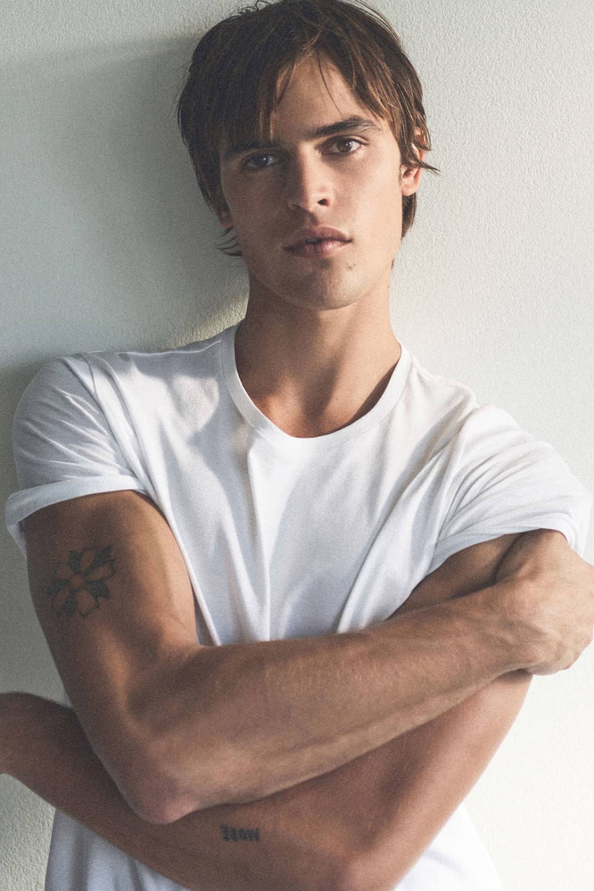 Parker Van Noord for Pause by COS Fall-Winter 2021 Ad Campaign Men's Loungewear Clothing: COS WHITE REGULAR-FIT T-SHIRT