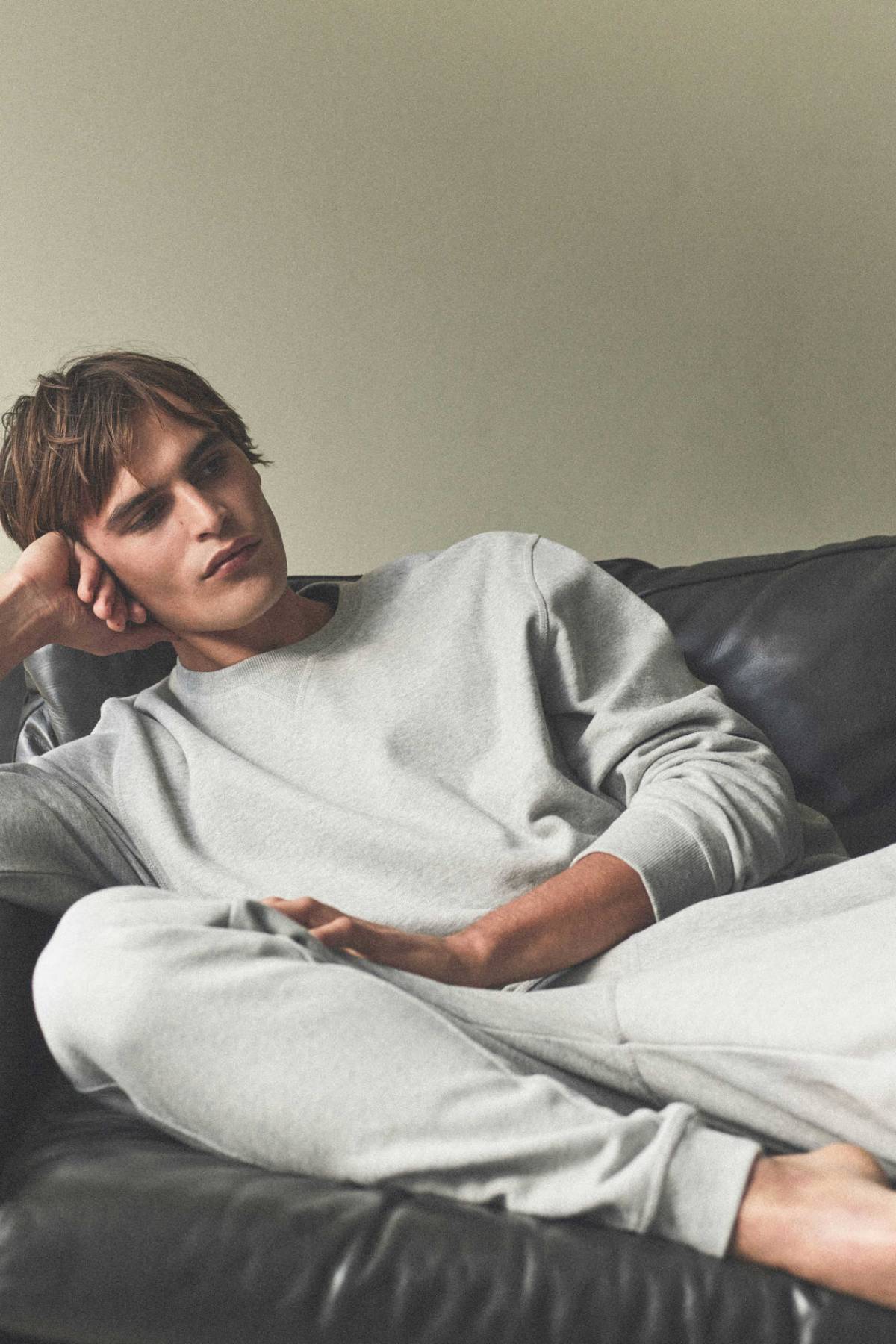 Parker Van Noord for Pause by COS Fall-Winter 2021 Ad Campaign Men's Loungewear Clothing: COS LIGHT GREY MELANGE RELAXED-FIT SWEATSHIRT /  COS LIGHT GREY MELANGE RELAXED-FIT DRAWSTRING JOGGERS