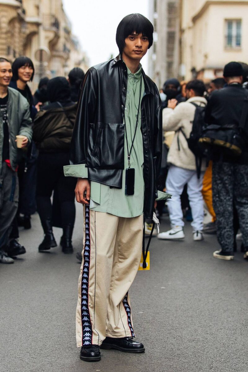 Street Style at Paris Fashion Week Men's Fall-Winter 2022 - Minimalist ...