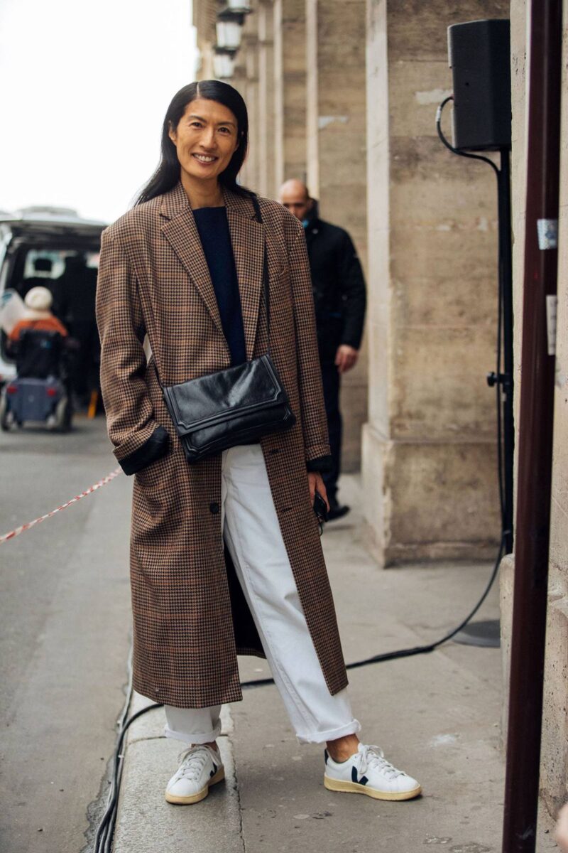 Street Style at Paris Fashion Week Fall-Winter 2022 - Minimalist Street ...