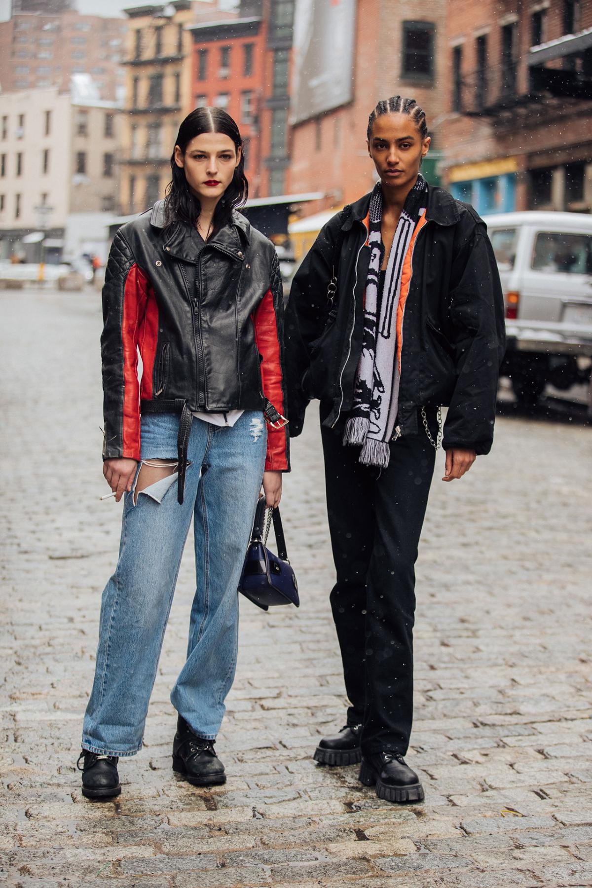 Street Style at New York Fashion Week Fall-Winter 2022 - Minimalist ...