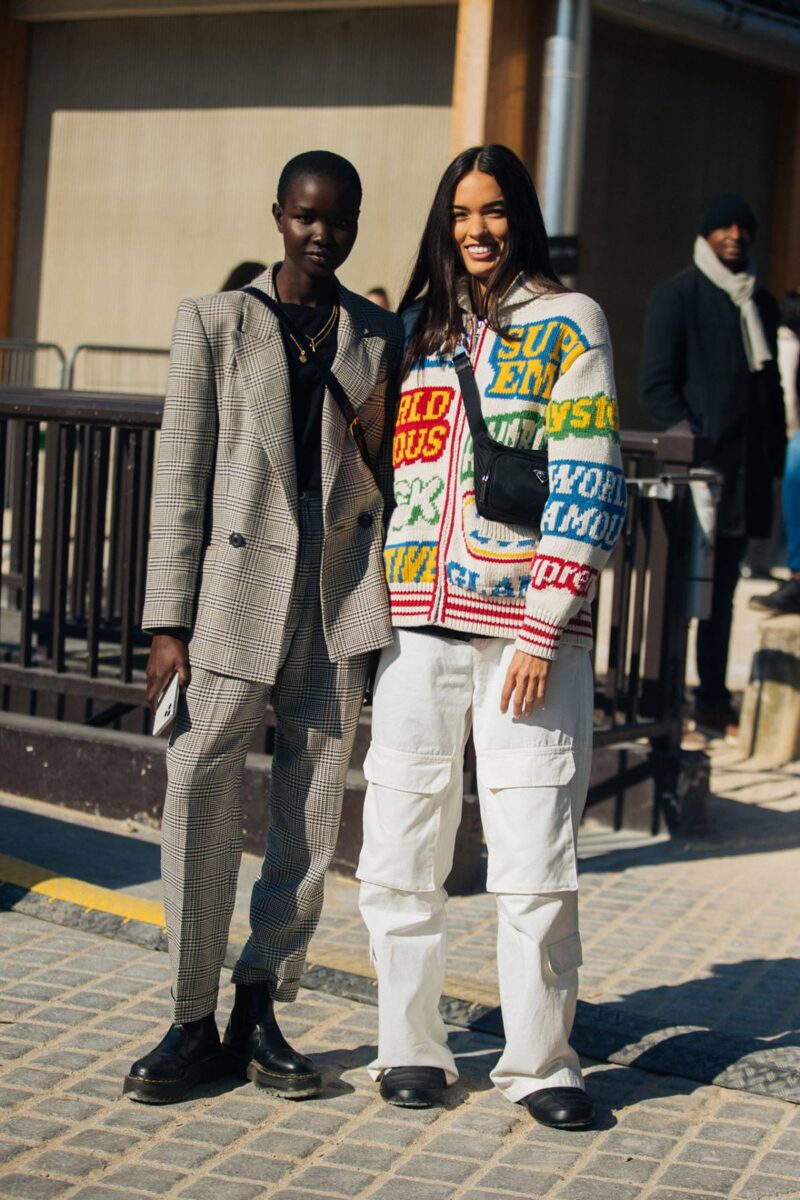 Street Style at Paris Fashion Week Fall-Winter 2022 - Minimalist Street ...