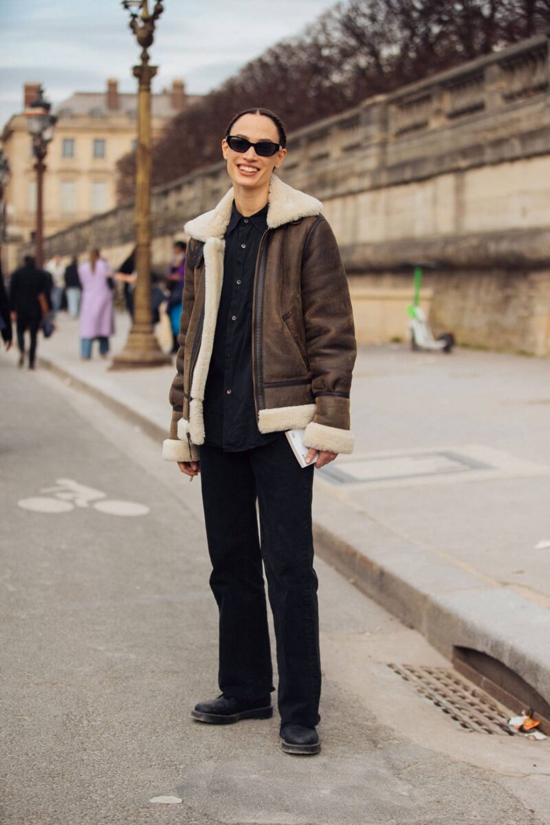 Street Style at Paris Fashion Week Fall-Winter 2022 - Minimalist Street ...