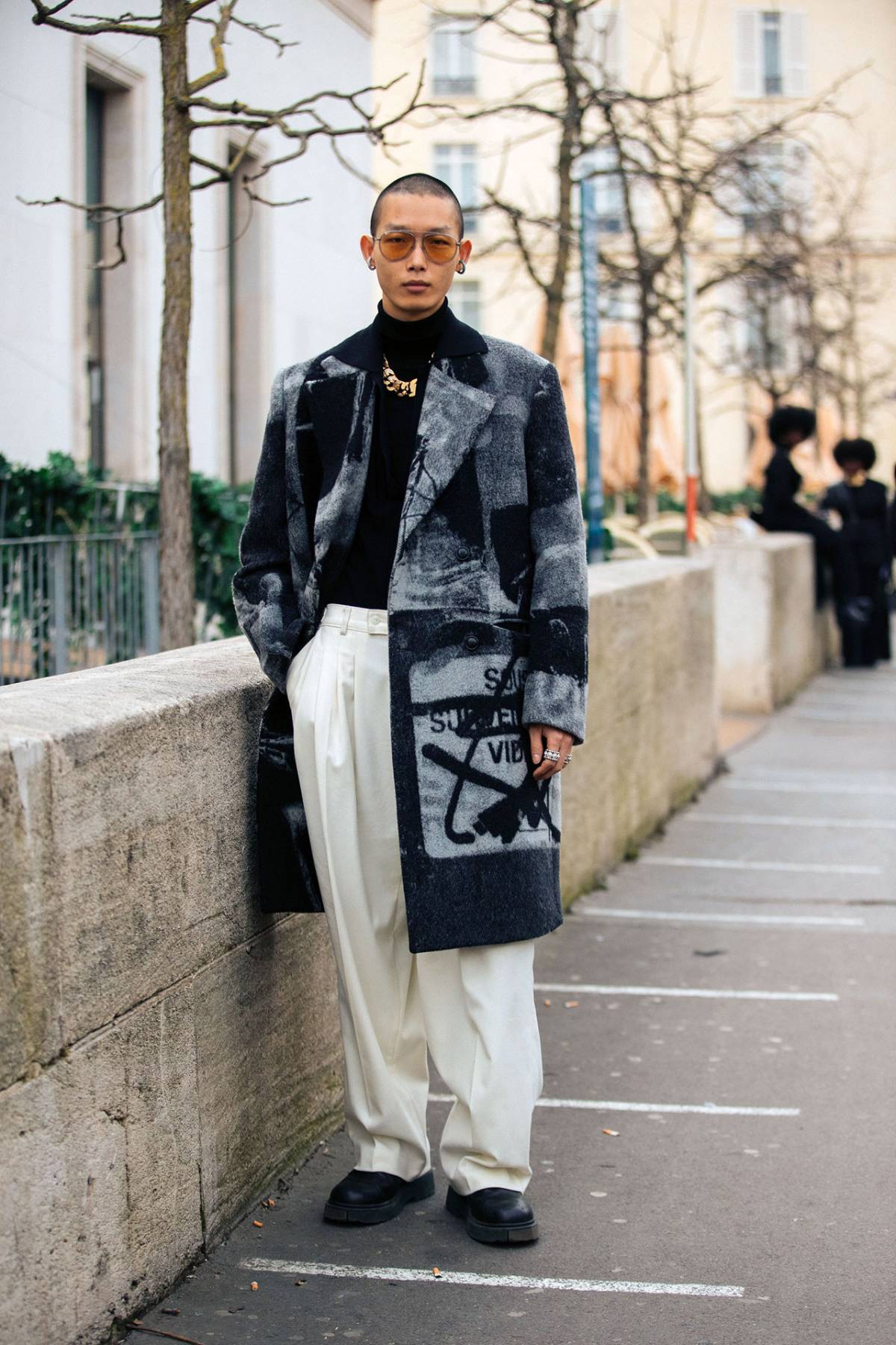 Xu Meen Street Style at Paris Fashion Week Fall-Winter 2022 by Melodie Jeng