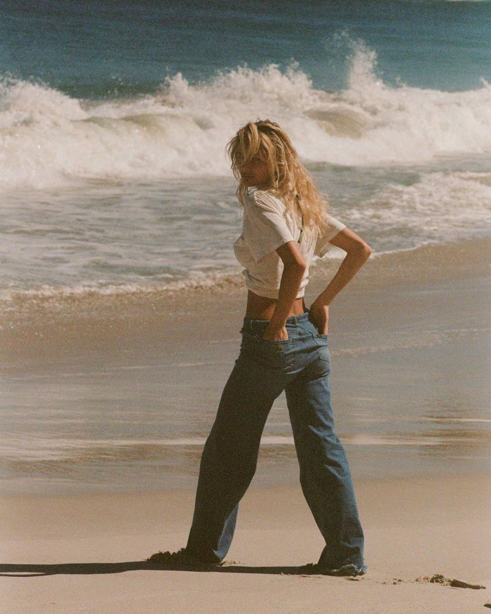 Natasja Madsen wears Lois Jeans at the beach