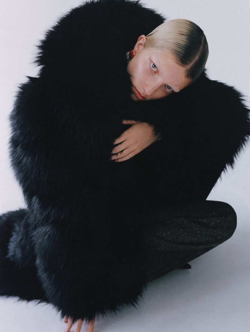 Kristin Drab by Stanislaw Boniecki for Vogue Czechoslovakia December 2022