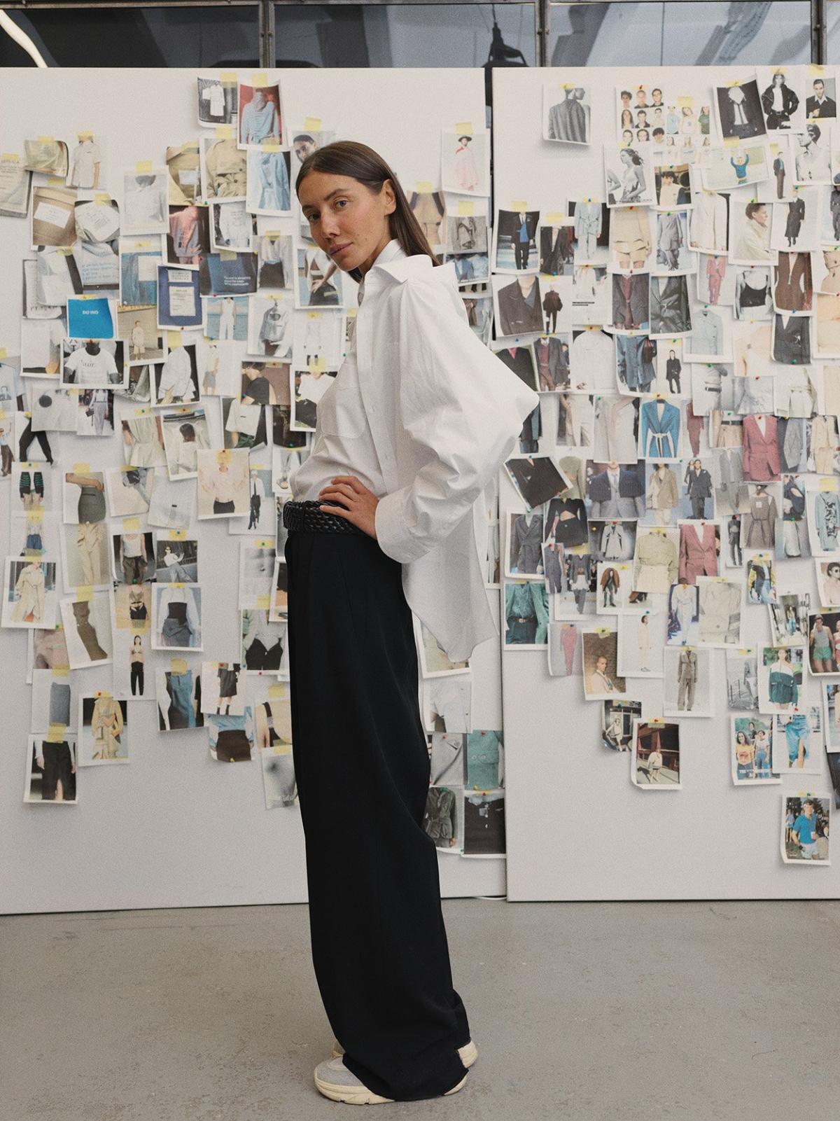 Julie Pelipas wears White Oversized Shirt, Black Wide-Leg Trousers, Sneakers Minimalist Outfit