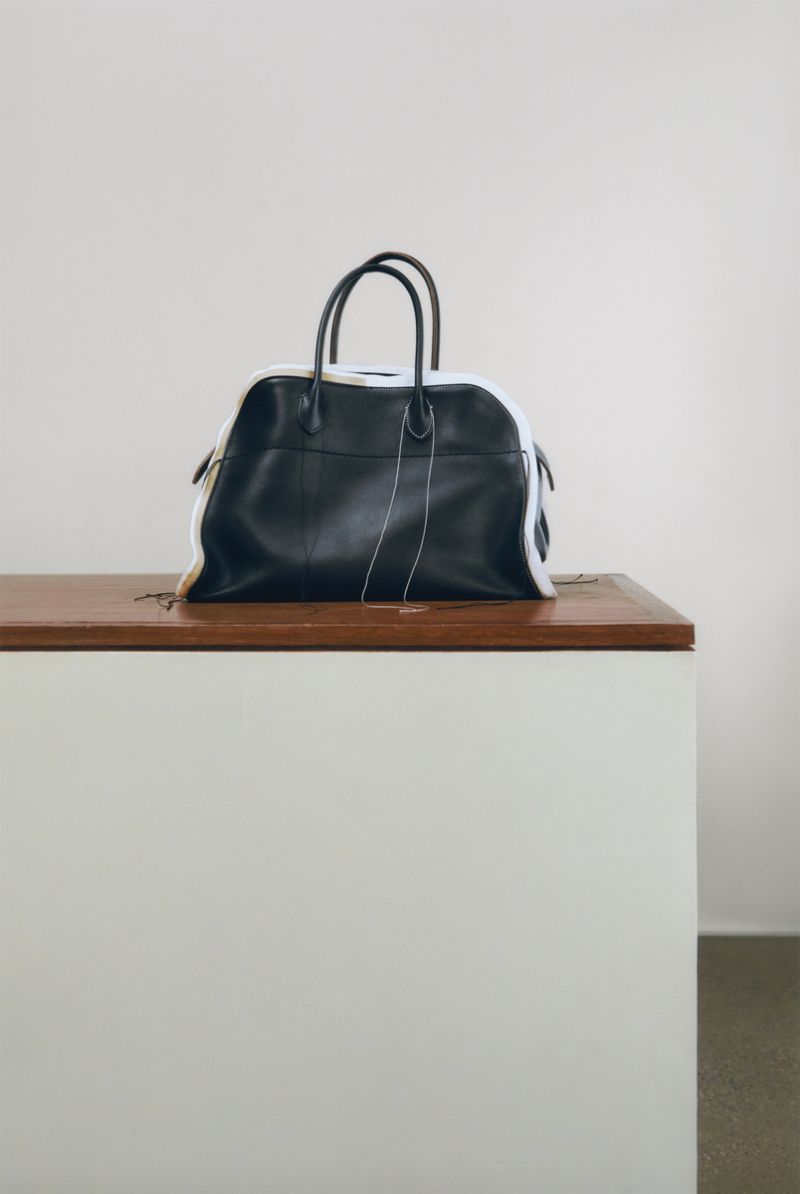 Minimal Fashion Black Margaux 17 buckled leather tote
