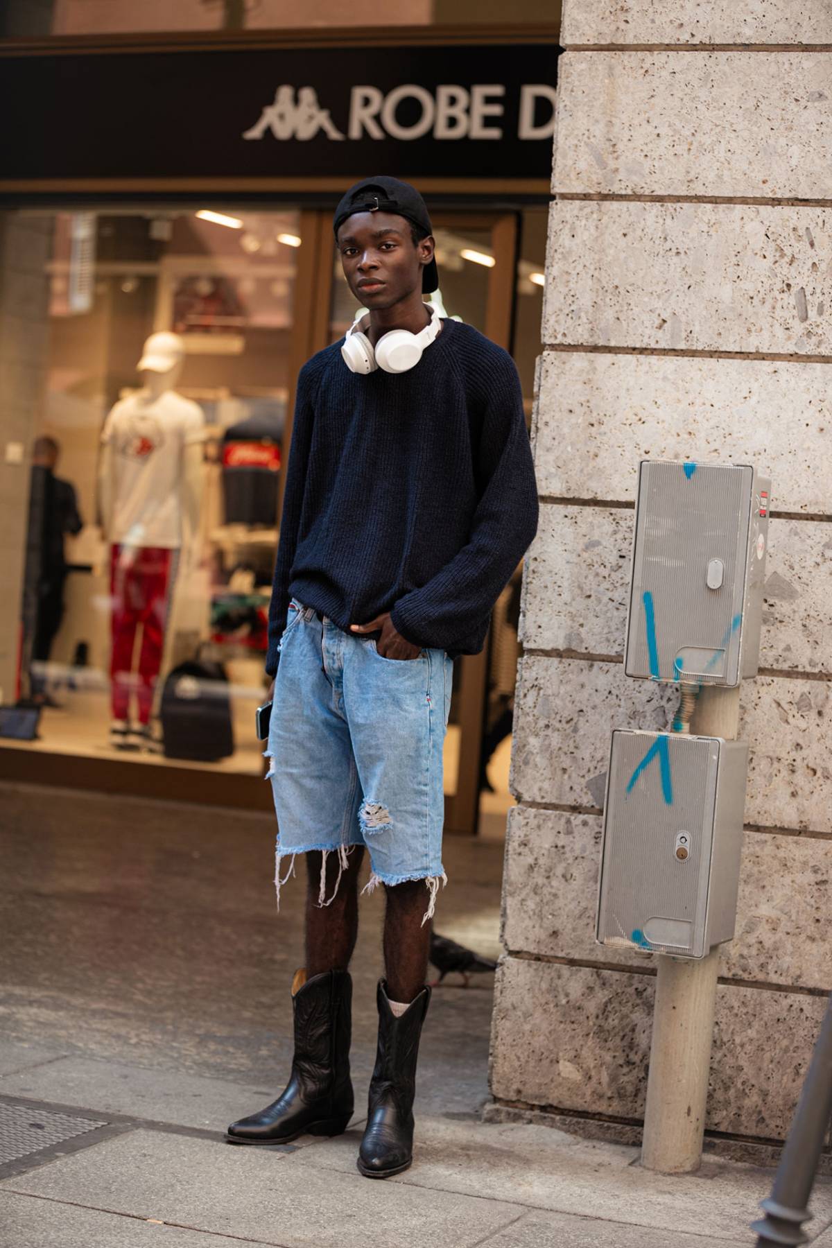 Paris Men's Fashion Week Fall 2020 Street Style - STYLE DU MONDE  Street  Style Street Fashion Photos Louis Vuitton grey puffer jacket