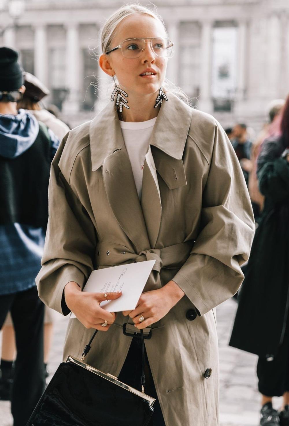 Alexandra Carl wears Beige Trench Coat Outfit