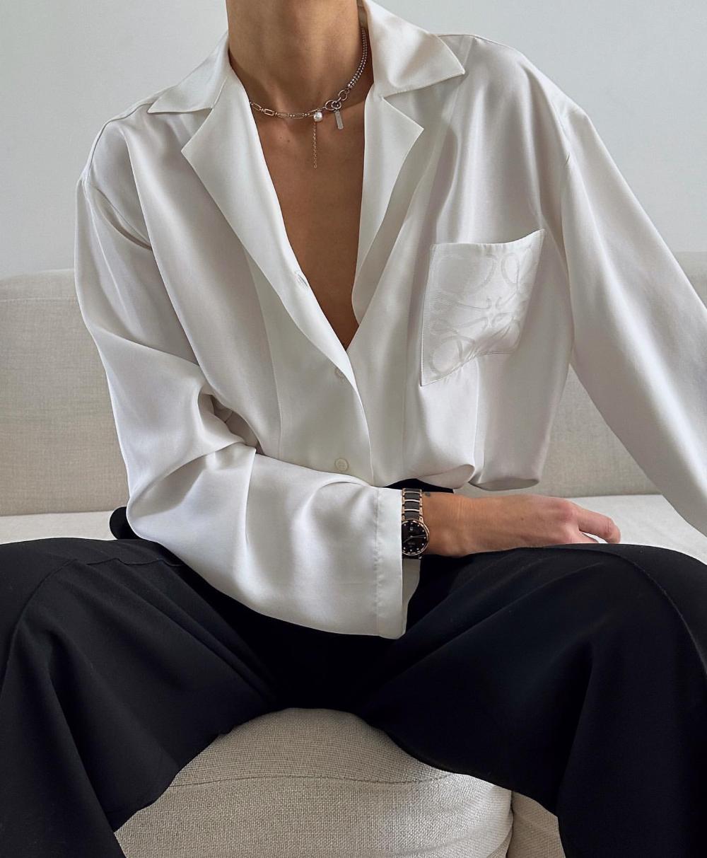 Petra Mackova Minimalist Outfits Loewe White Shirt, Black Pants Justine Clenquet necklace