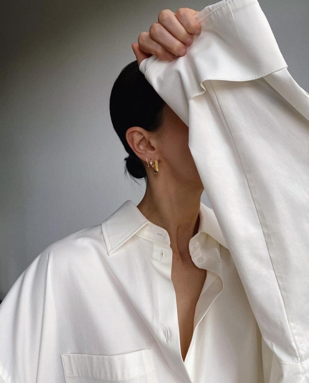 Petra Mackova Minimalist Outfits Oversized White Shirt
