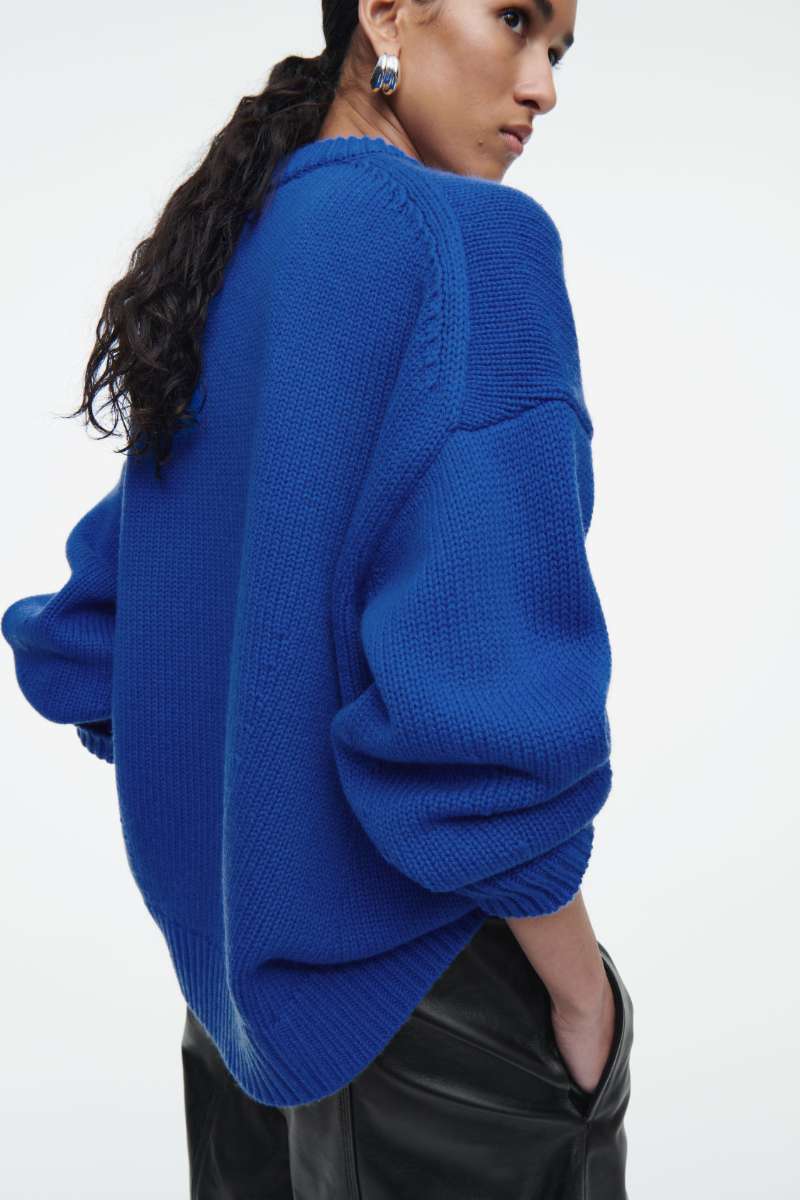 CHUNKY WOOL CREW-NECK SWEATER - COBALT BLUE - Knitwear - COS