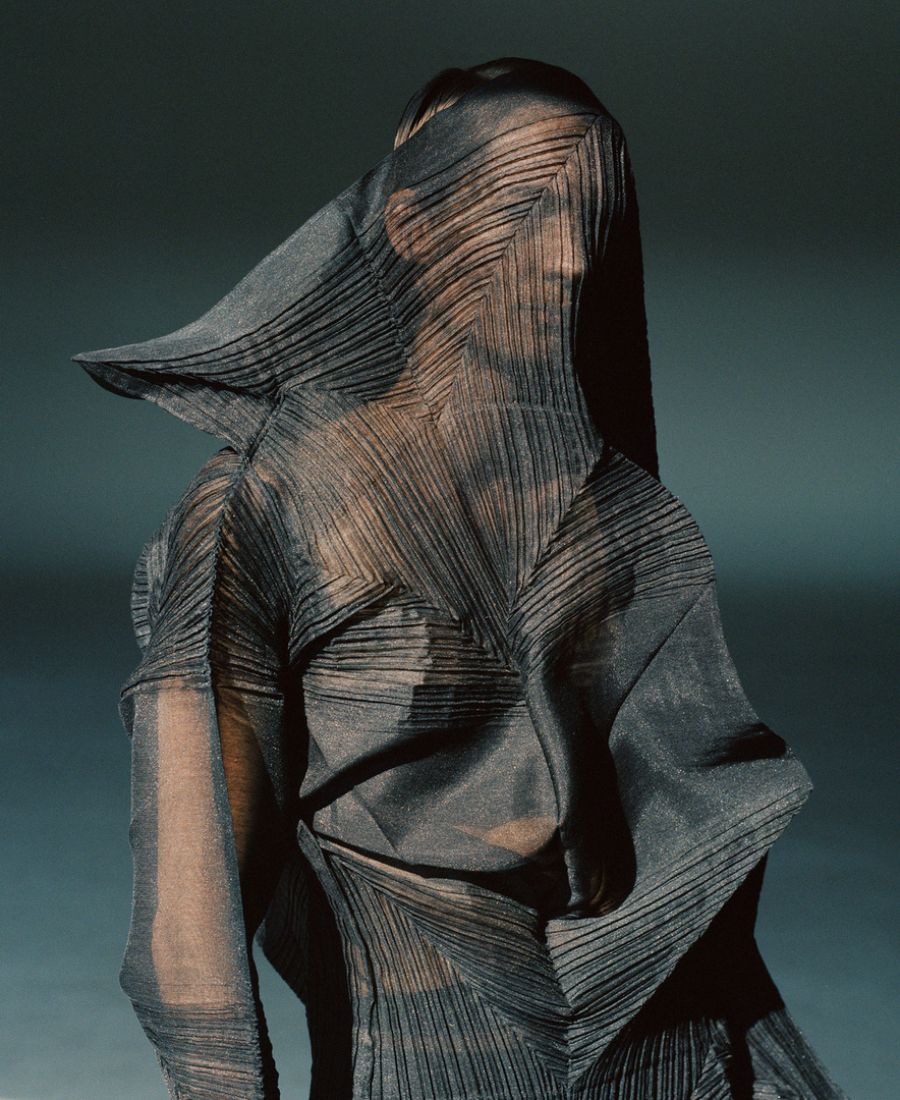 Karolin Wolter by Deo Suveera and Pamela Dimitrov for M Le Magazine du Monde April 2025